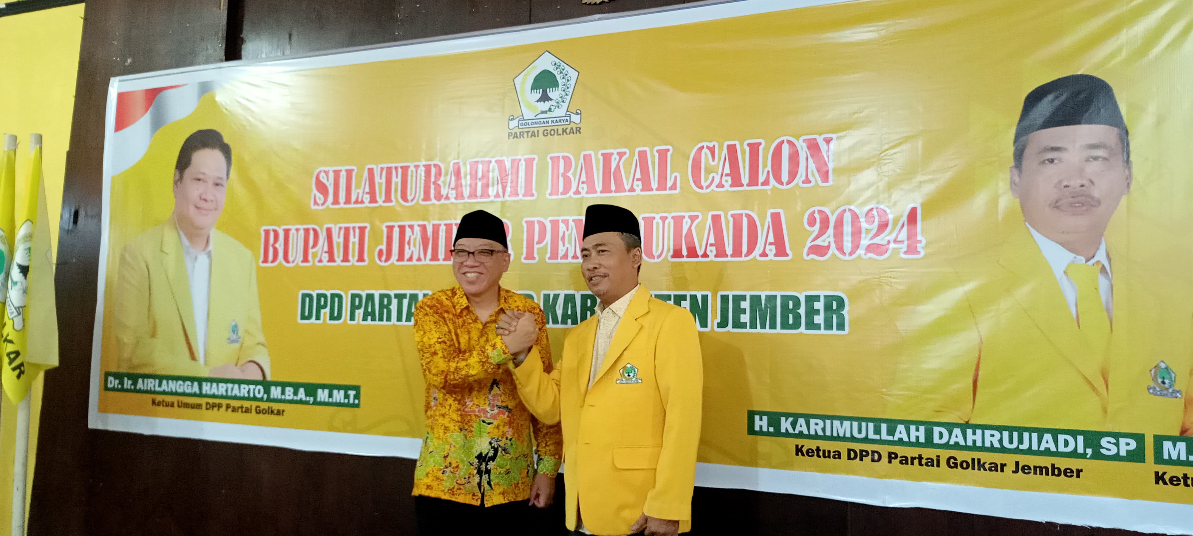 TERIMA PINANGAN: Nanang Handono Prasetyo dan Karimullah Dahrujiadi bertemu di Kantor DPD Partai Golkar (25/4).
