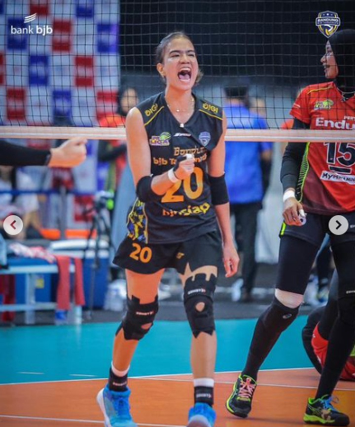 SIAP BERI PERLAWANAN: Pemain BJB Tandamata, Shella Bernadheta, saat bermain di laga perdana Proliga 2024. (DOK INSTAGRAM BJB TANDAMATA)