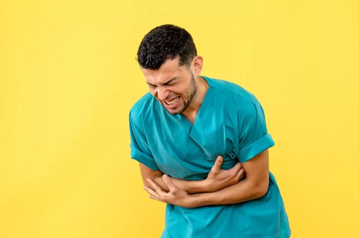 Ilustrasi sakit perut. (Sumber: freepik/mdjaff).