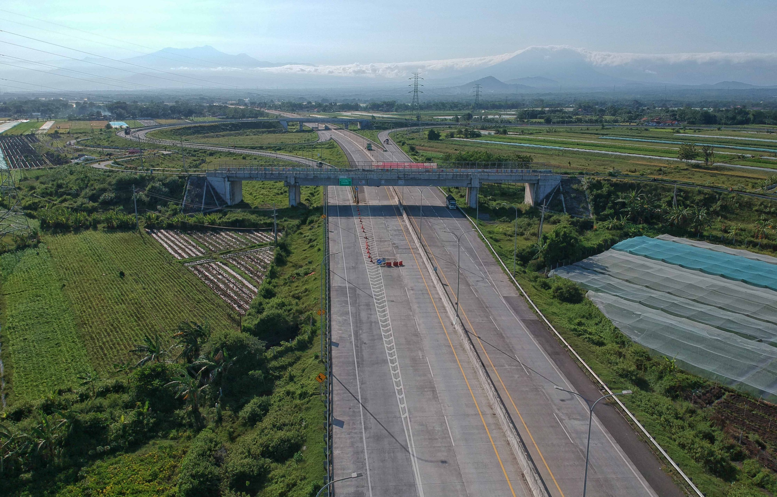 Tol Probowangi Kredit Foto: PUGUH SUJIATMIKO/JAWA POS