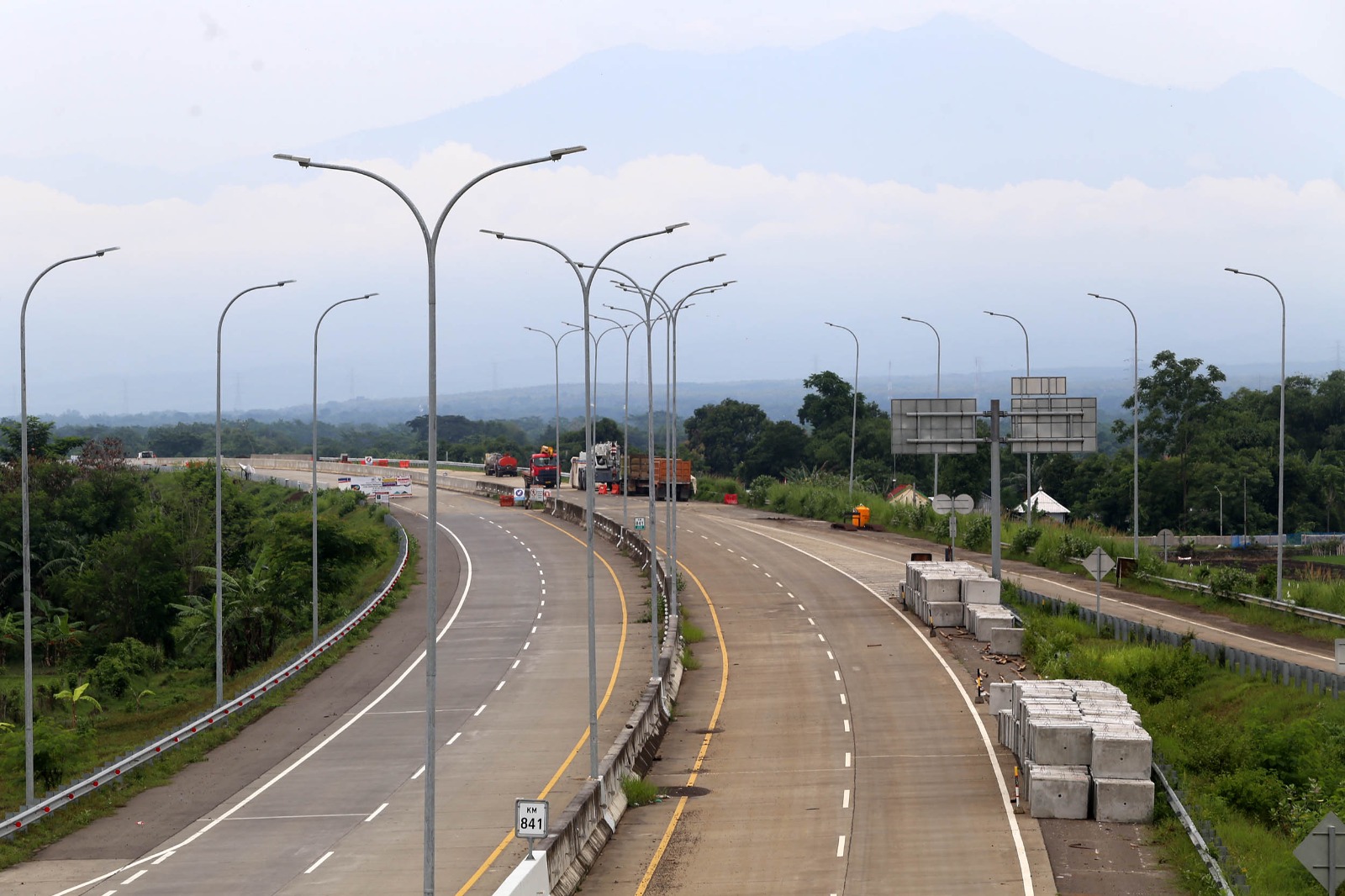 Tol Probowangi Kredit Foto: PUGUH SUJIATMIKO/JAWA POS