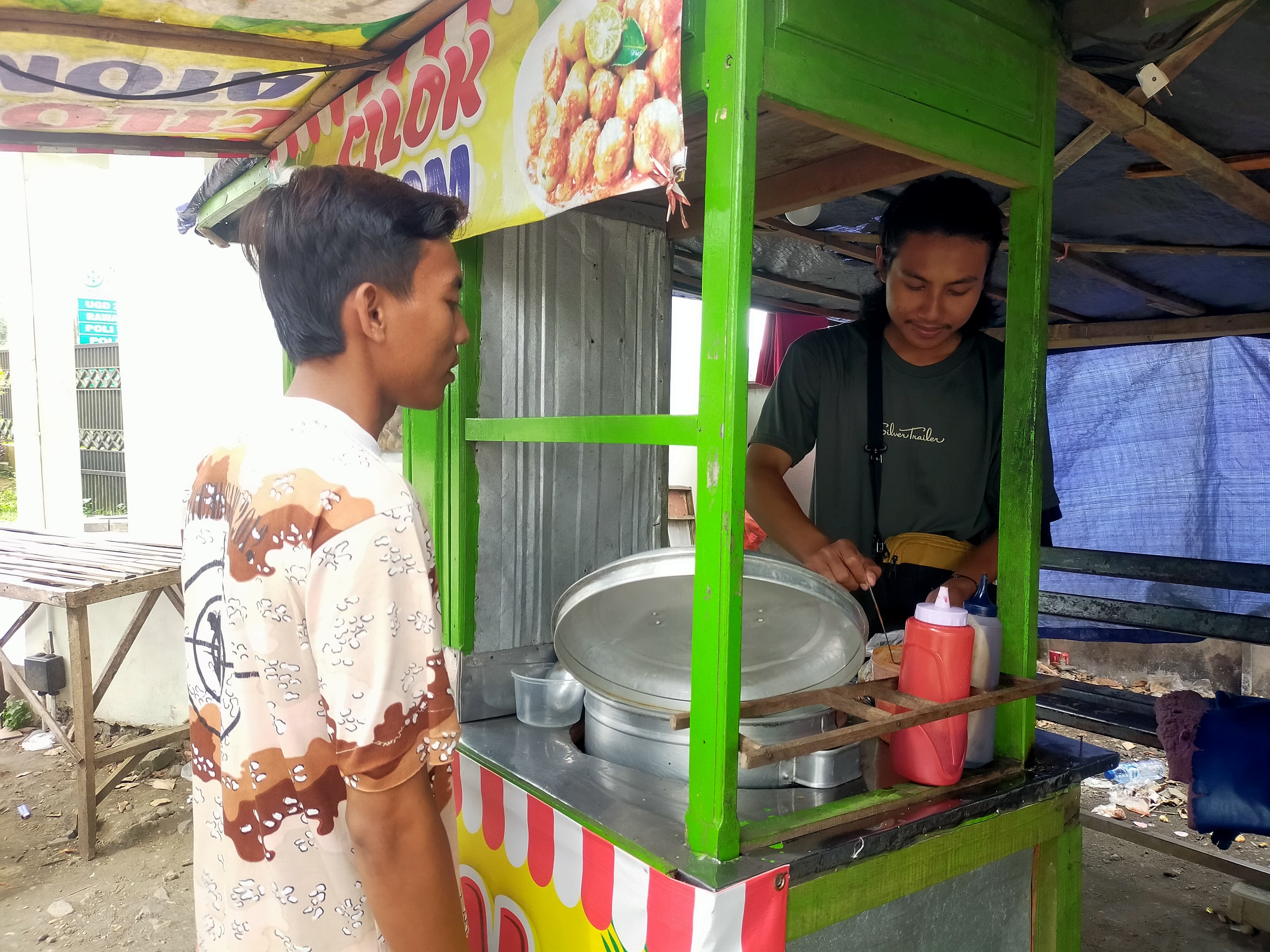 GIGIH: Edo Wardana, calon jemaah haji asal Jember yang berprofesi sebagai penjual cilok.