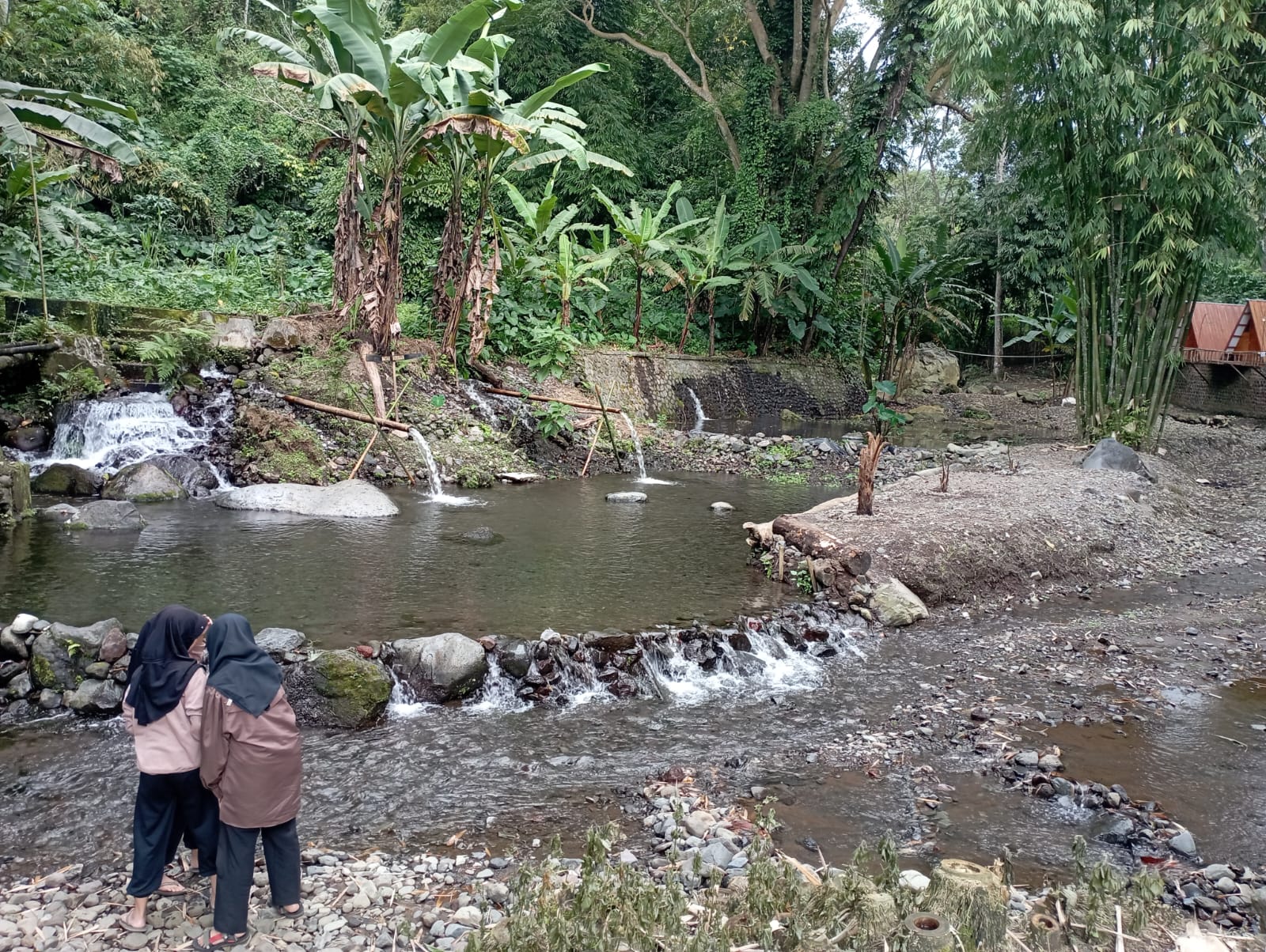 SEJUK DAN INDAH: Teduh Glamping, salah satu wisata andalan Desa Sumberwringin di ajang ADWI 2024. (HILMI/RJ)