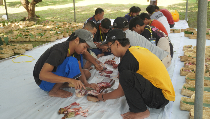 Pemotongan daging hewan kurban di Politeknik Negeri Jember