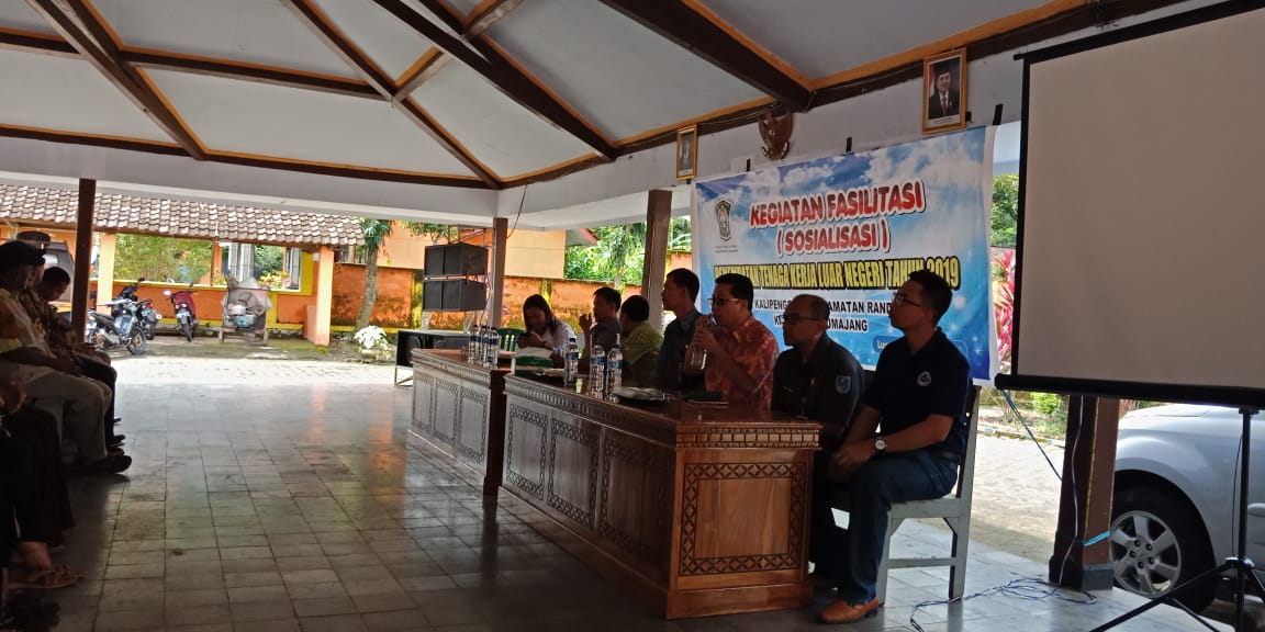 DISNAKER LUMAJANG  LOKAL: Sosialisasi perlindungan PMI yang dilakukan Disnaker Lumajang, beberapa waktu lalu. Jika punya pilihan untuk menjadi PMI, pilihlah sesuai prosedur.
