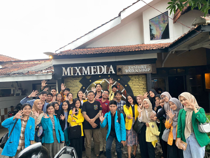 SEDOT PERHATIAN: Keberadaan Museum Huruf di Sumbersari ini menjadi salah satu tempat yang banyak didatangi pelajar. MUSEUM HURUF JEMBER