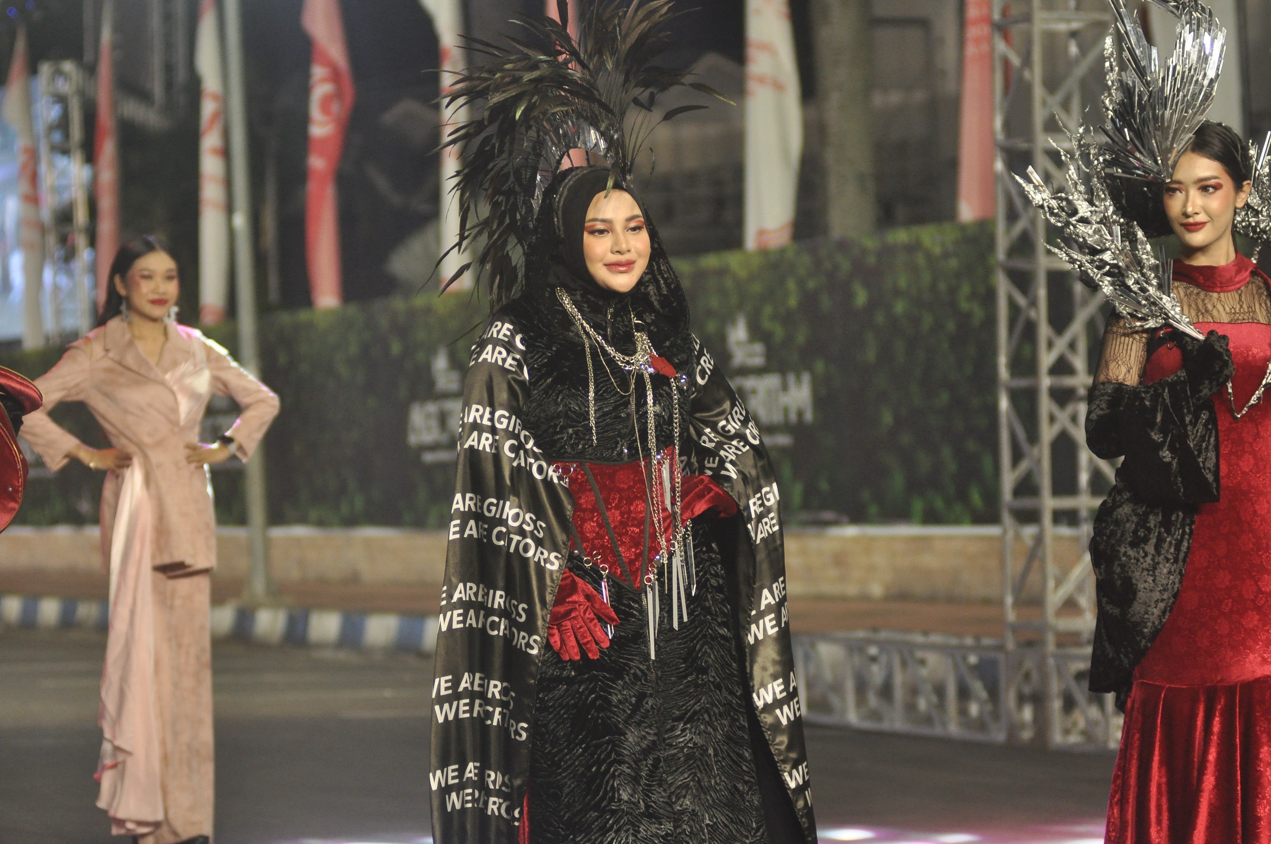 ANGGUN: Aurel Hermansyah ketika tampil di JFC 2024. (TRI JOKO/RJ)