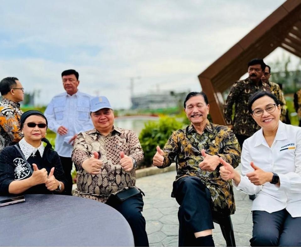 PERSIAPAN : Momen kebersamaan Airlangga Hartarto dengan sejumlah Mentri di IKN jelang persiapan sidang kabinet perdana. (Foto/Dok Instagram Airlanggahartarto_official)