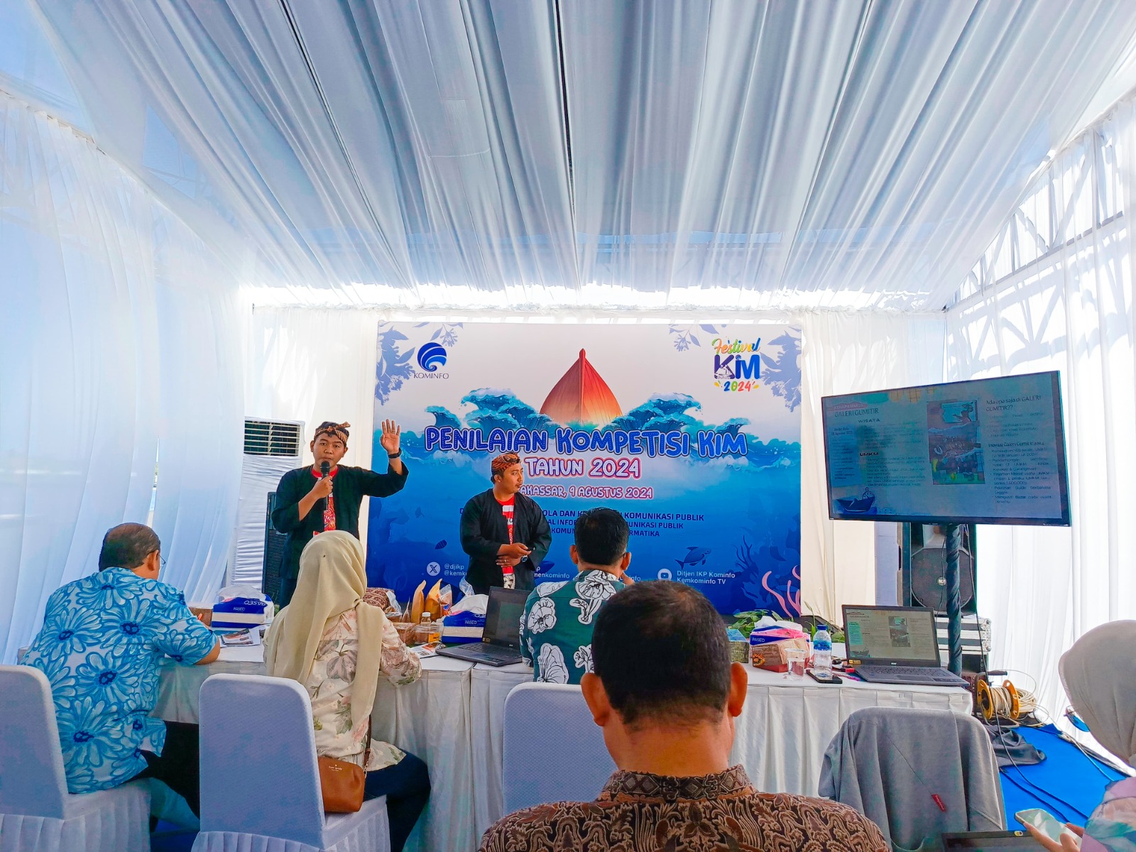 EKSIS: Tim KIM Tirto Gumitir Desa Sidomulyo, Kecamatan Silo, mewakili Jawa Timur dalam KIM Fest 2024 di Makassar, Jumat (9/8).(M ILHAM)