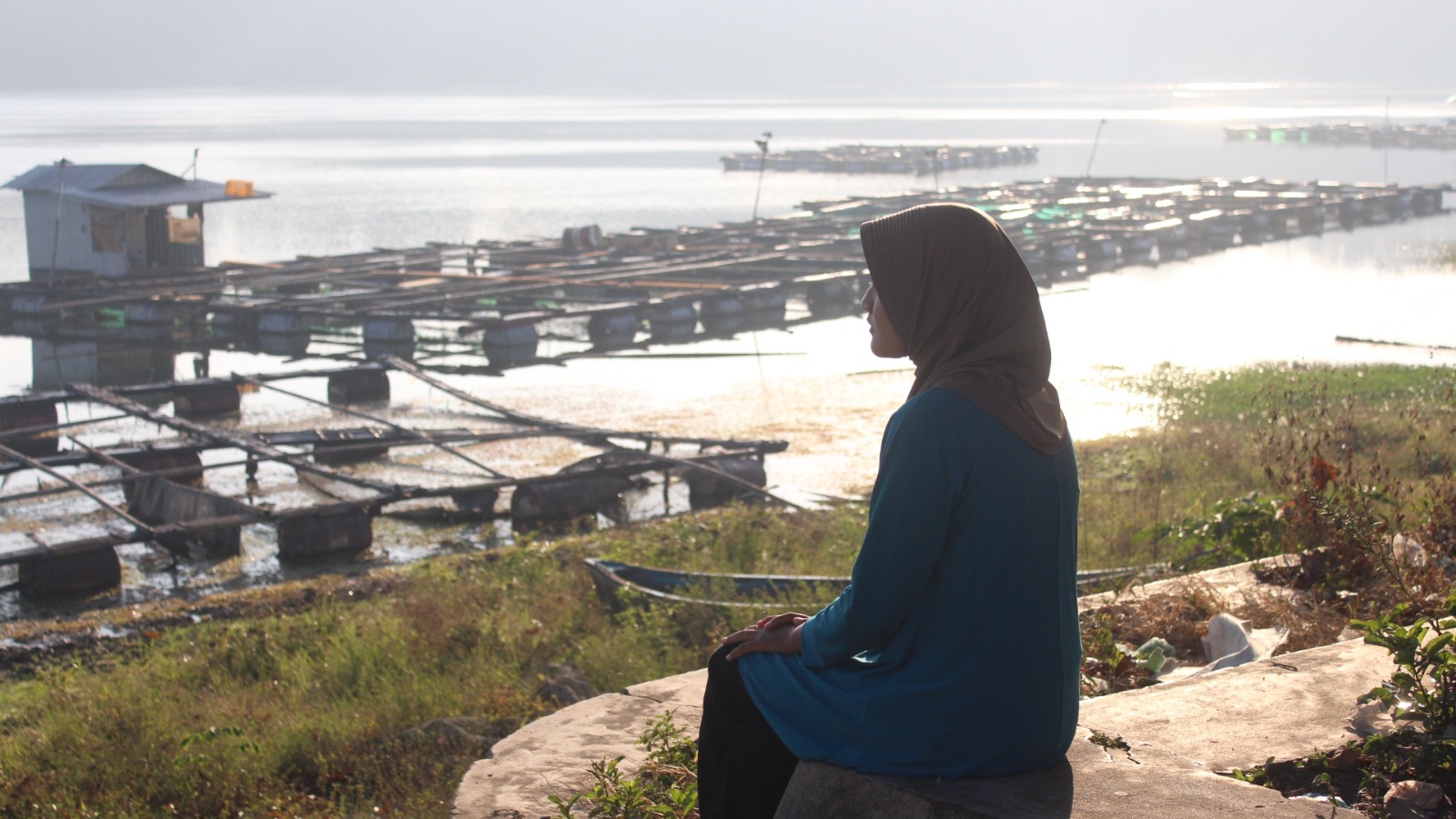 EKSOTIS: Keindahan wisata Ranu Pakis yang memukau untuk dinikmati pengunjung mulai menyusut tajam. (MUHAMMAD HASBI/RADAR SEMERU)