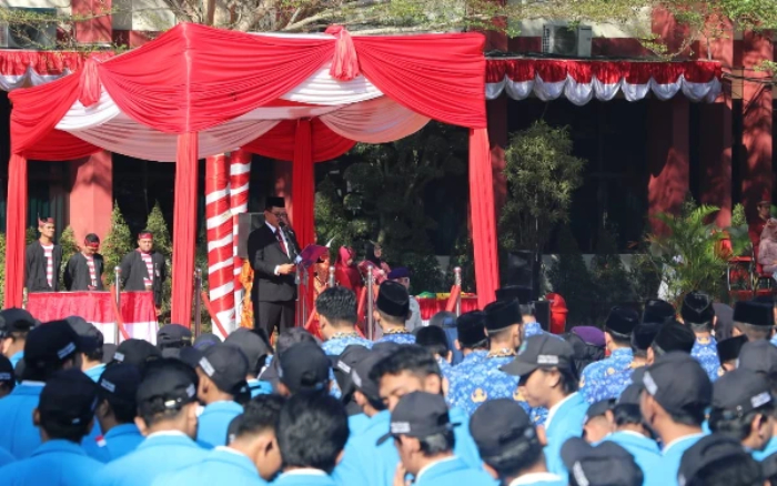 Civitas akademika Polije melaksanakan upacara Peringatan HUT RI ke 79 (Humas Polije)