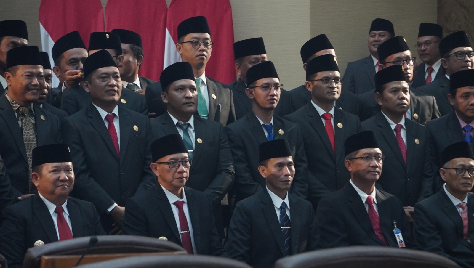 WAKIL RAKYAT BARU: Sejumlah anggota DPRD Jember Periode 2024&ndash;2029 foto bersama, Rabu (21/8) kemarin.(YULIO FA/RADAR JEMBER)