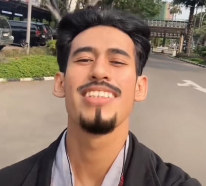 Hasil tangkapan layar seorang pria mirip dengan Papa Dali, Almarhum suami Jennifer Coppen.