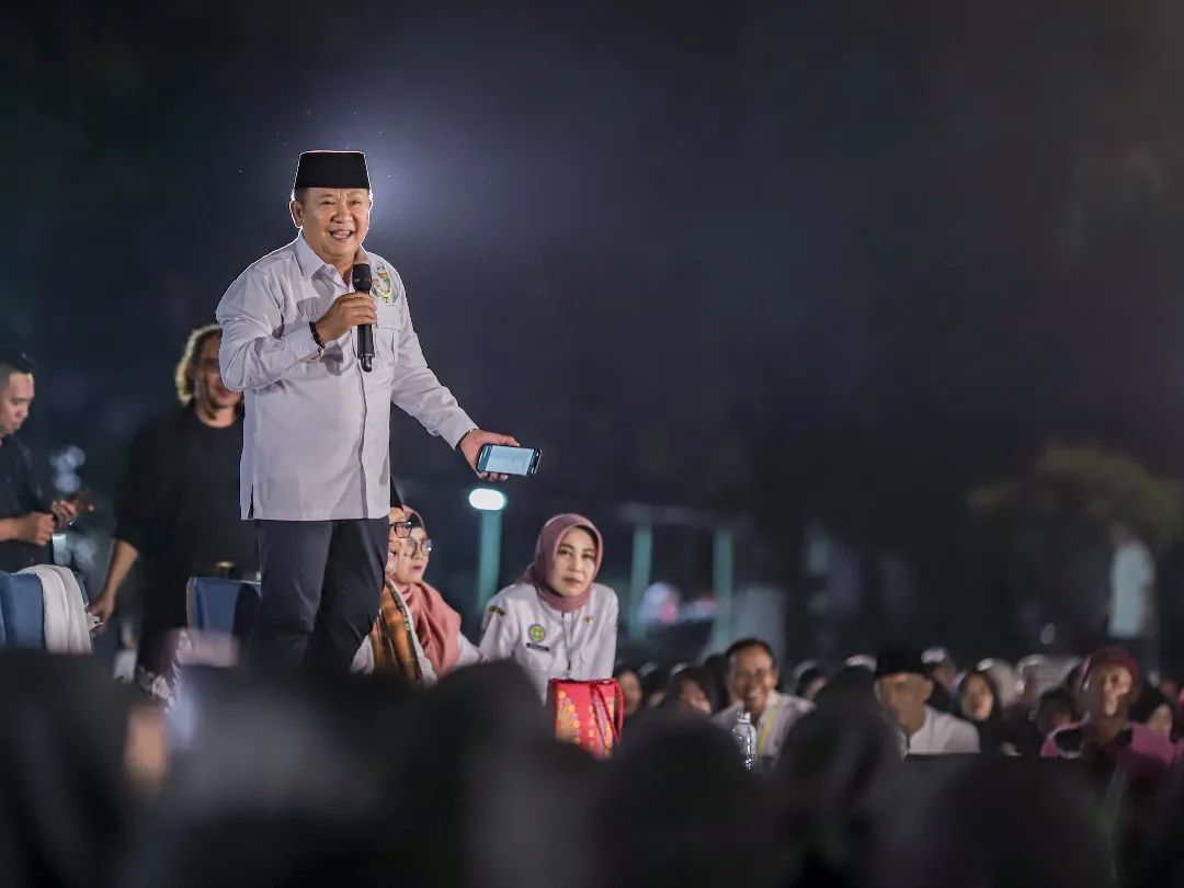 BERBAUR: Bupati Jember Hendy Siswanto menyatu dengan seluruh kader posyandu ketika Jambore, Oktober 2023 lalu.