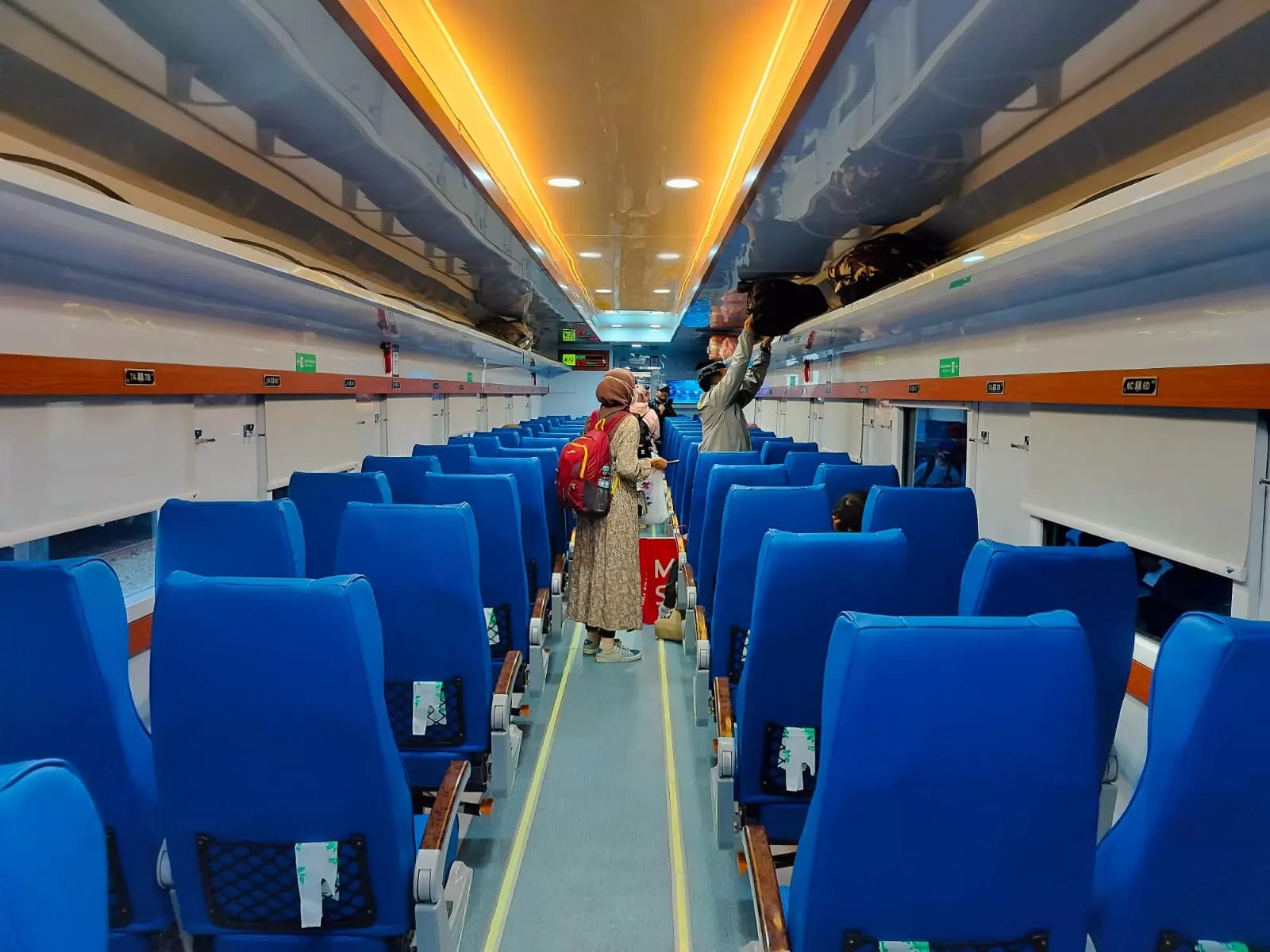 Foto: Interior kereta api terbaru yang terlihat lebih mewah dan makin nyaman (Sumber:JawaPos)