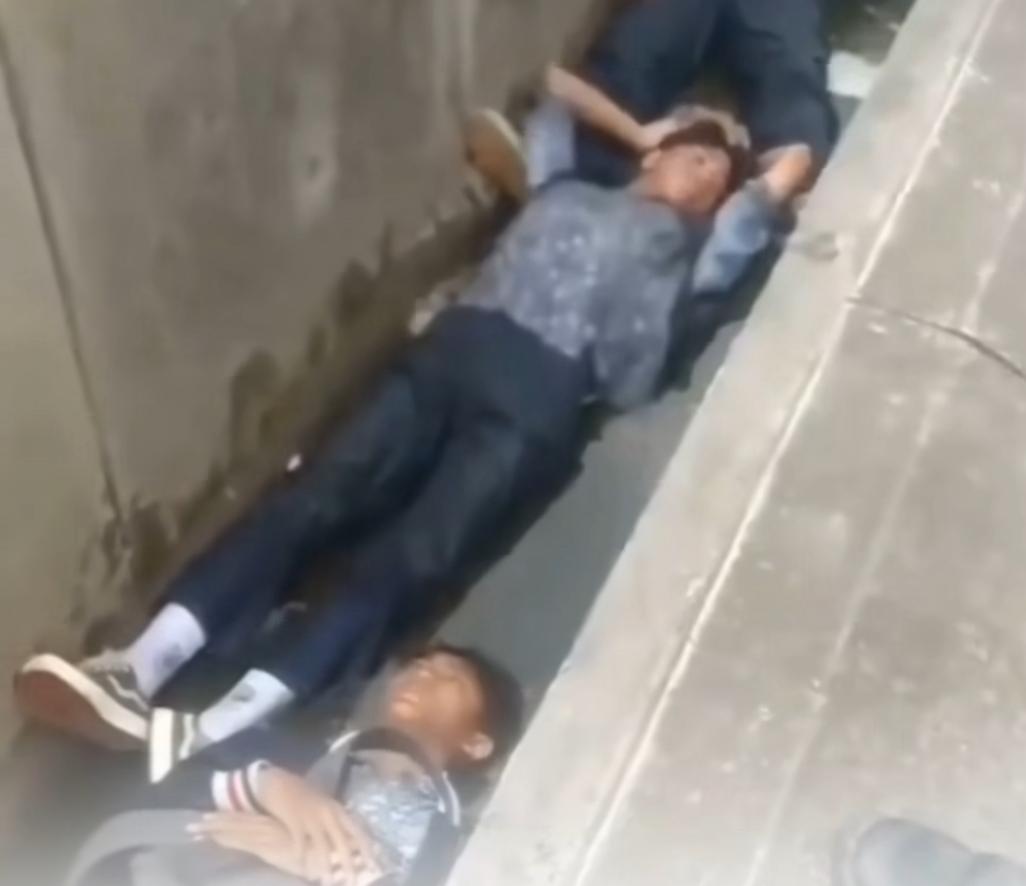 7 siswa dapat hukuman dari anggota TNI ketika ketahuan melakukan aksi balap liar siang hari.