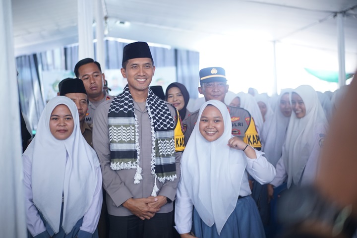 &ldquo;Kalau pagi saya lebih suka berolahraga bersepeda. Kalau sore dan malam lebih asyik bermain bulu tangkis.&rdquo;  AKBP BAYU PRATAMA GUBUNAGI  Kapolres Jember  &nbsp;