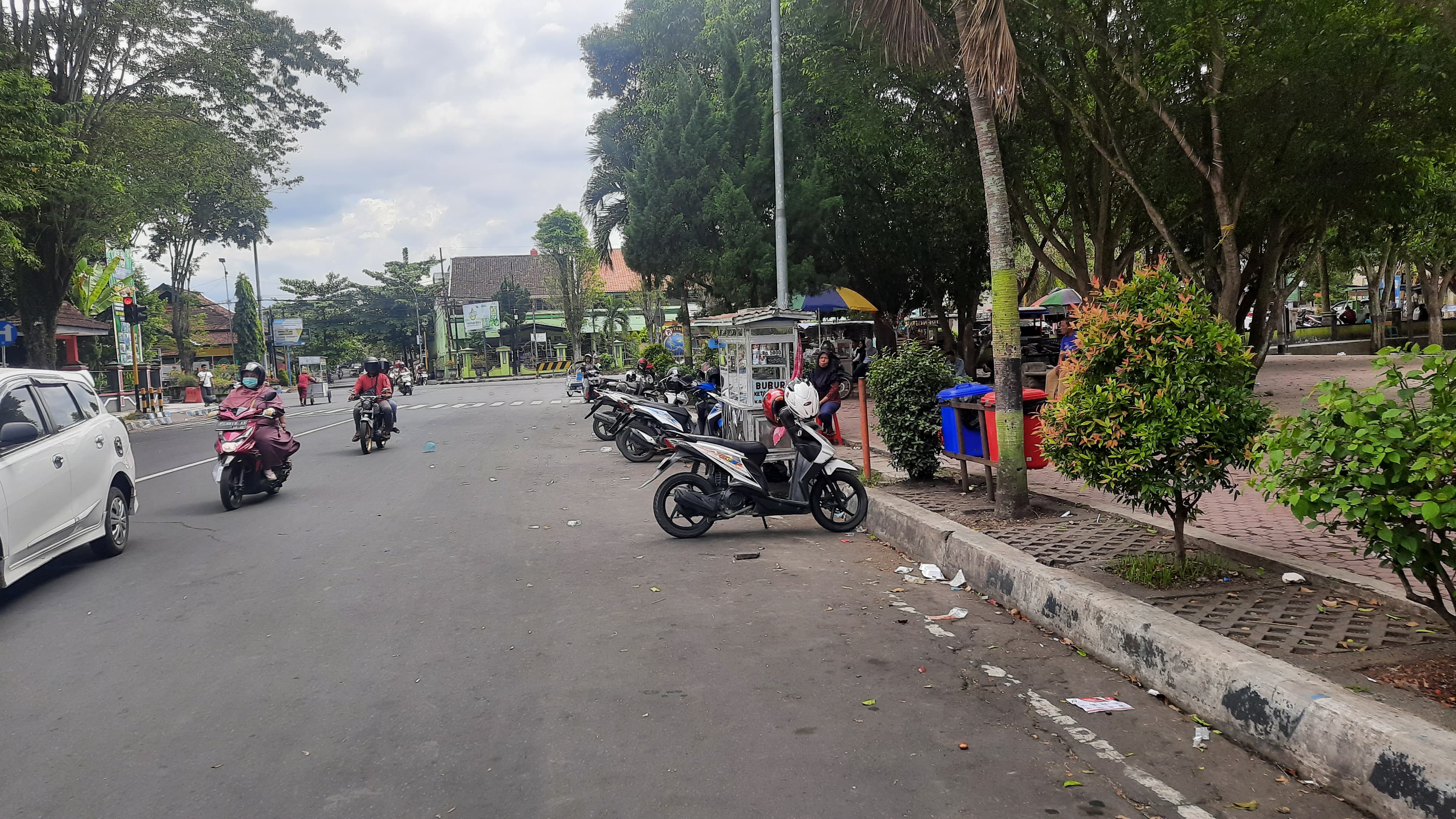 BAKAL ADA JALUR KHUSUS: Rencananya tahun depan sekeliling jalan di Alun-alun Bondowoso bakal dibuat jalur khusus pesepeda.
