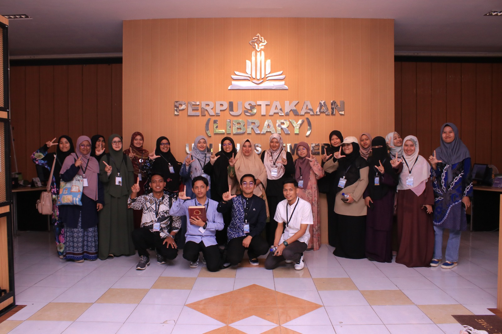 Kunjungan mahasiswa UNISZA Malaysia ke UPT Perpustakaan UIN KHAS Jember (Humas UIN KHAS)