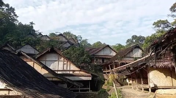 Foto: Rumah tradisional adat Sunda diperkirakan tahan gempa hingga 9 skala richter (sumber: youtube Asep Lembur Baduy)