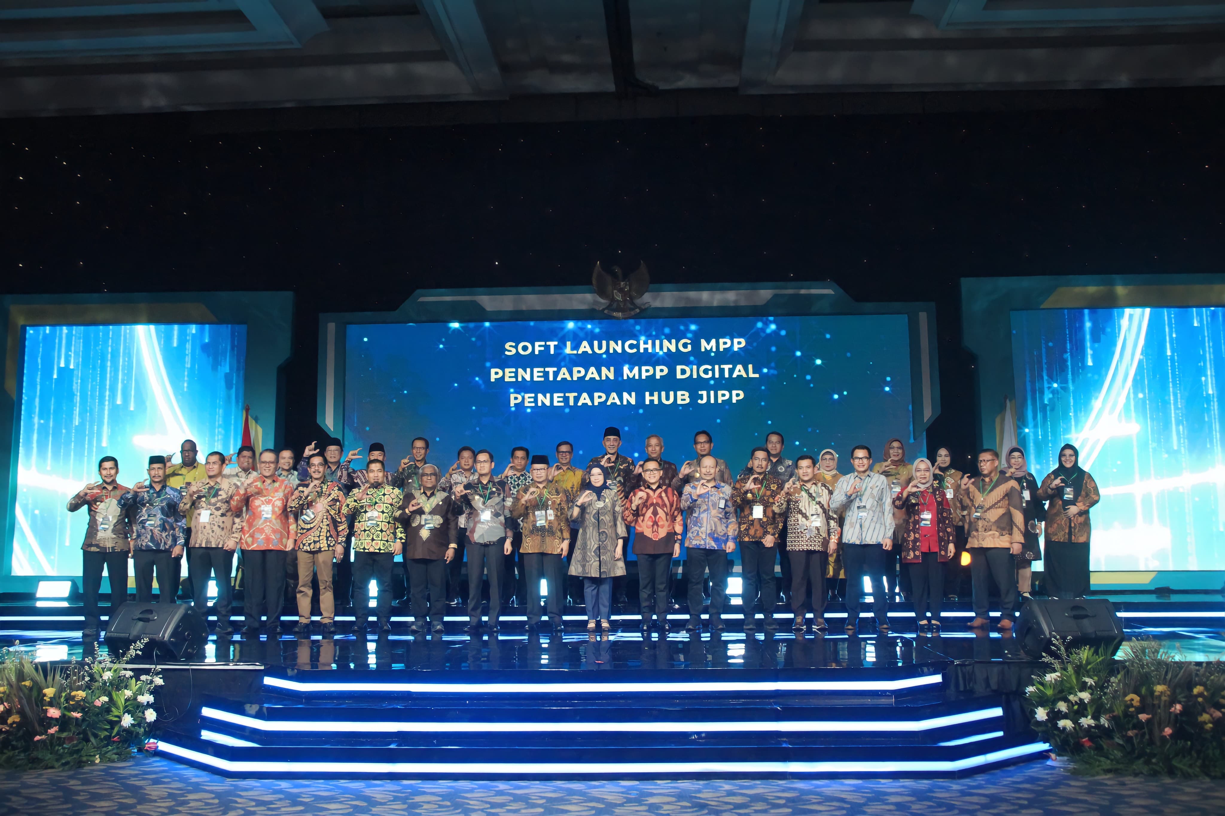 RESMI: Pj Bupati Lumajang ikut menghadiri peresmian MPP dan MPPD yang dilakukan dalam acara Gebyar Pelayanan Prima 2024, Selasa (8/10). (DISKOMINFO LUMAJANG)
