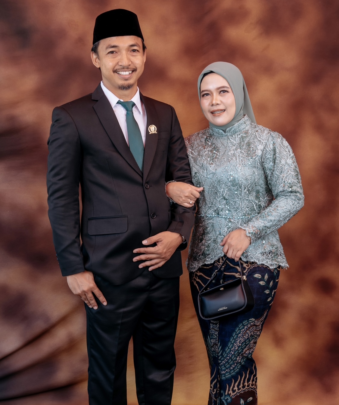Ma&rsquo;ruf Nidhomuddin (kiri) bersama istri Elok Megawati (kanan).