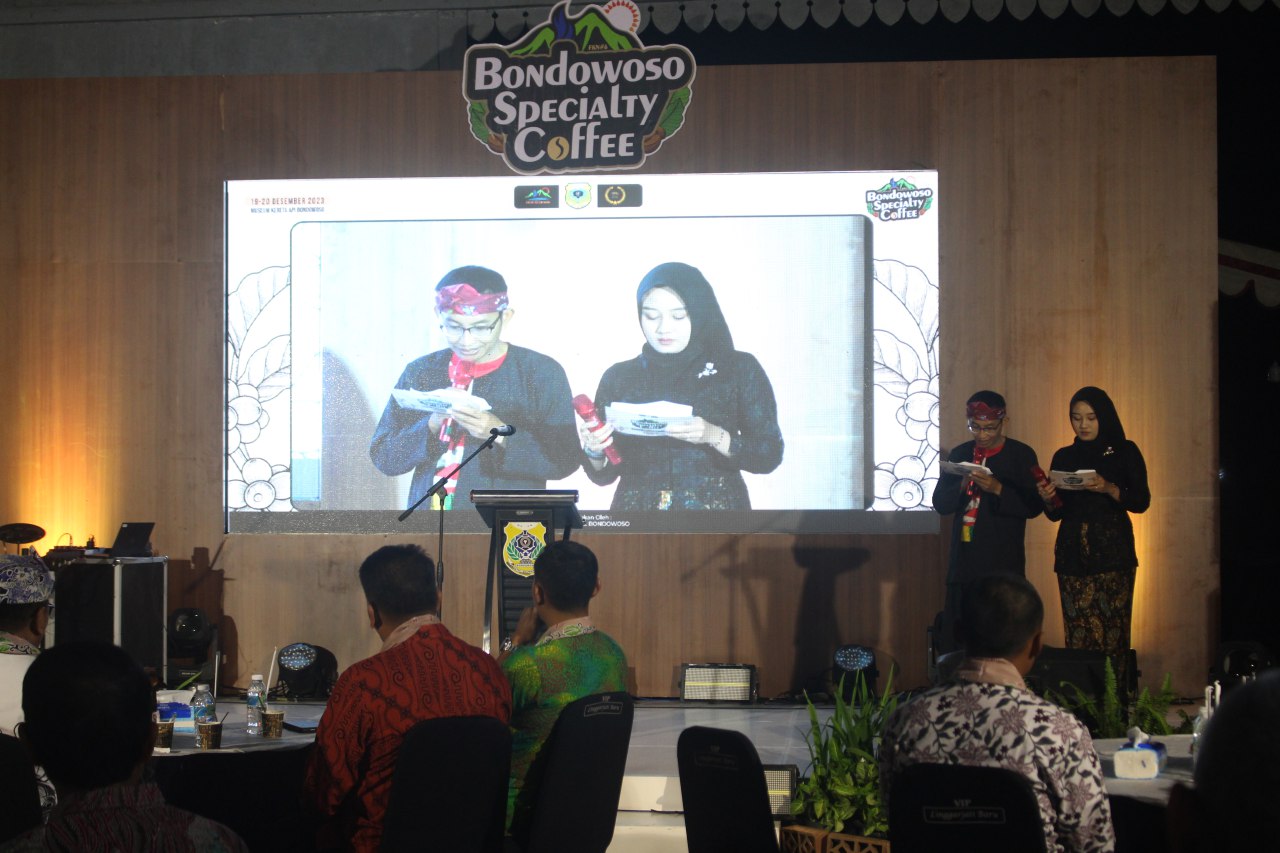 AGENDA TAHUNAN: Malam puncak FKN 6 Desember tahun lalu. FKN kali ini bertepatan dengan masa kampanye Pilbup Bondowoso dan Pilgub Jatim.