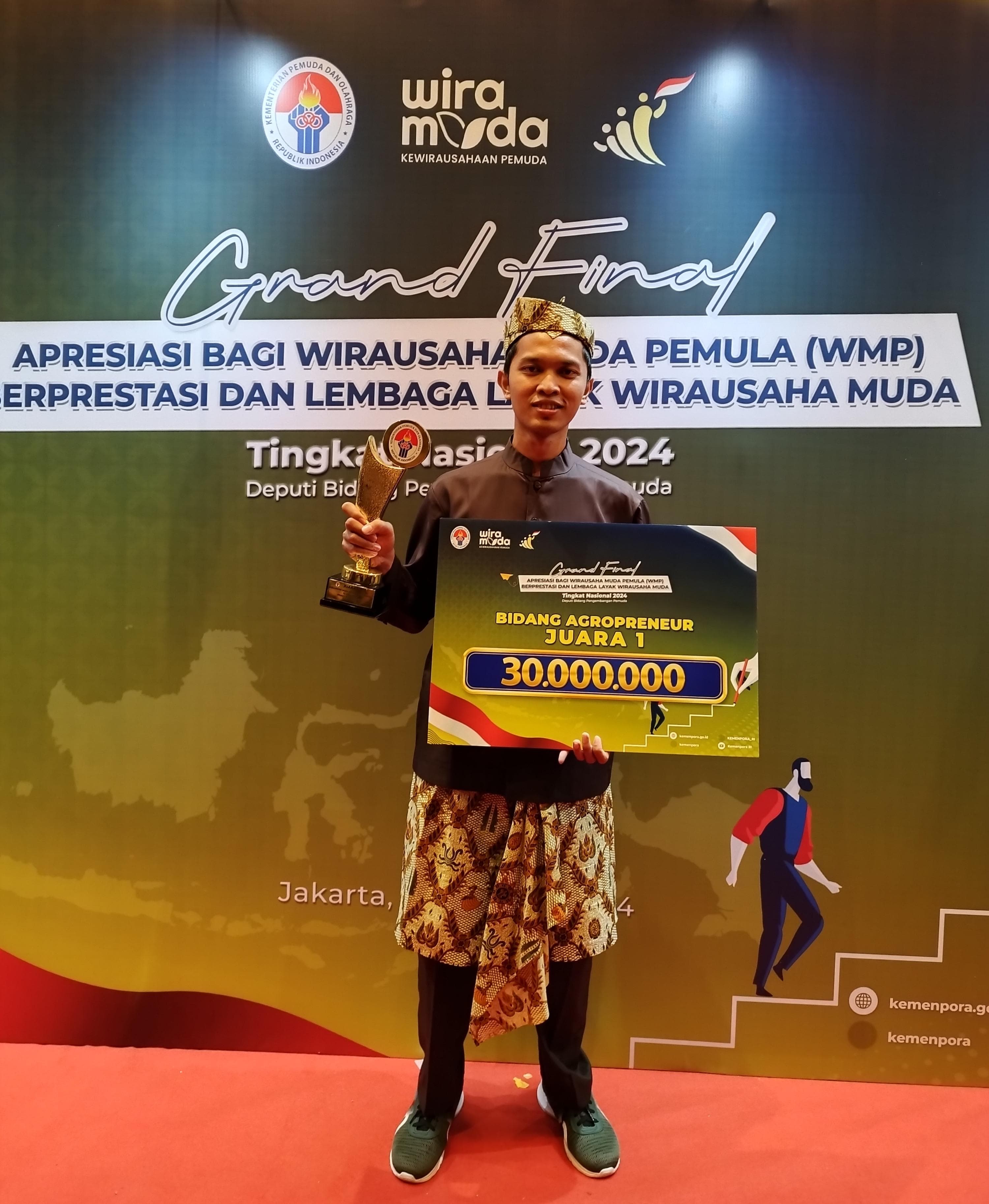 JUARA: Arif Hermawan salah satu pemuda asal Desa/Kecamatan Kedungjajang menjuarai anugerah. (ARIF FOR RAME)