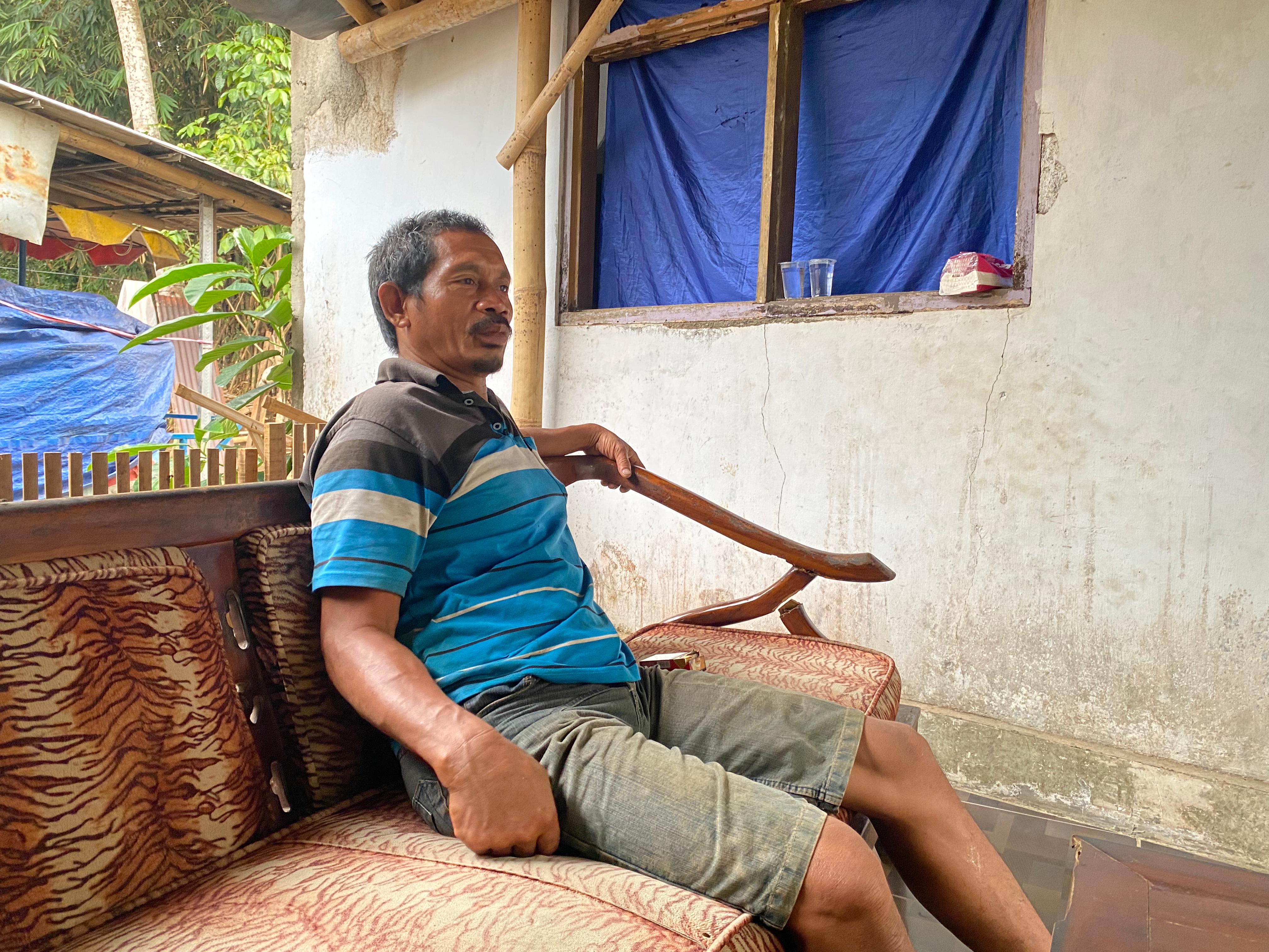 Suroso, Ketua RT 2 Dusun Ampo, Desa Dukuh Mencek, Sukorambi (Gentry Awali Rahma/RADAR JEMBER)