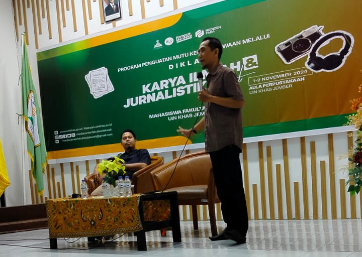 Pemateri Diklat Jurnalistik (Fak Dakwah  UIN KHAS)