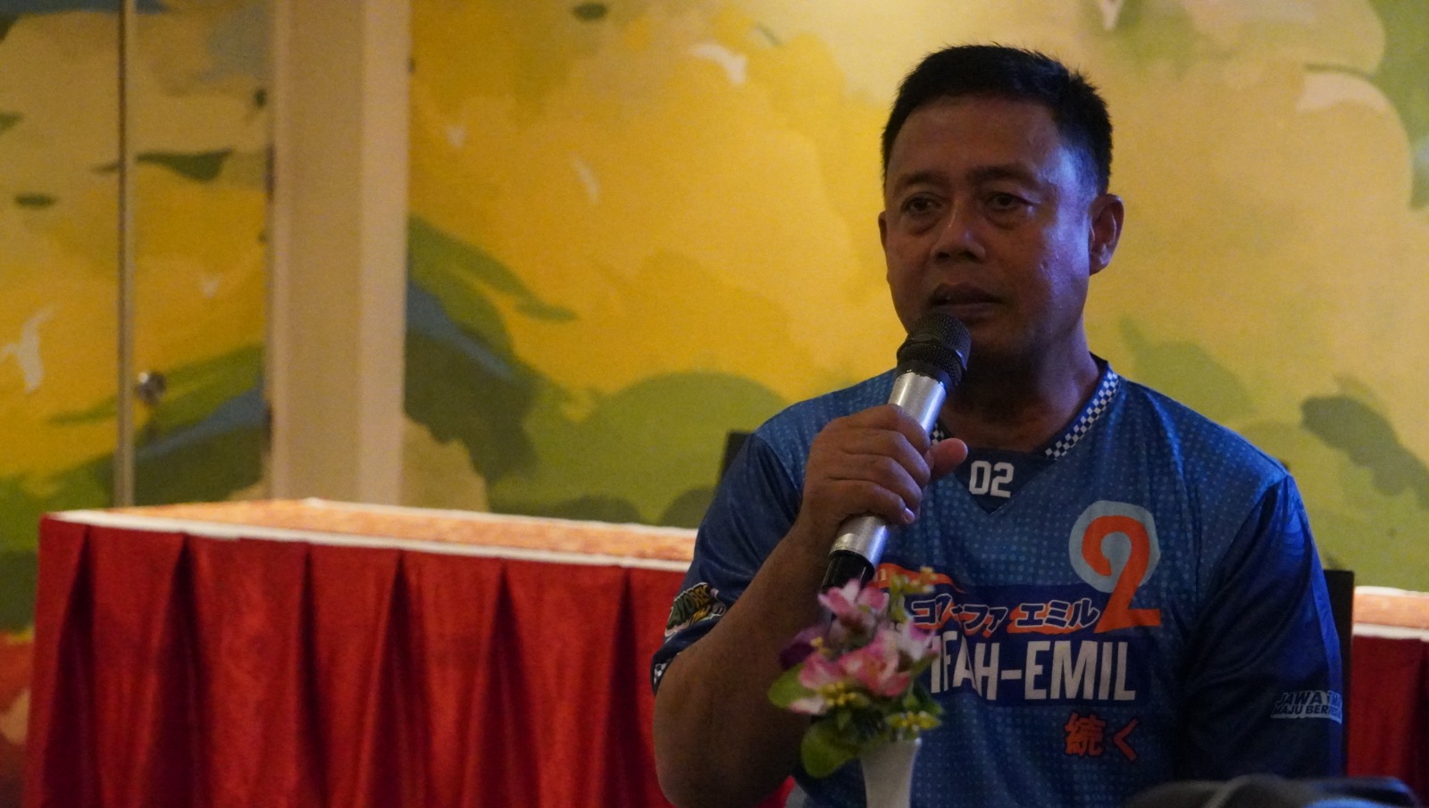 SOSIALISASI: Ketua Tim Pemenangan Cagub nomor 2 Boedi Prijo menjelaskan teknis kegiatan kampanye akbar yang dilangsungkan di JSG hari ini, dengan tajuk Pesta Jawa Timur Maju Berprestasi.