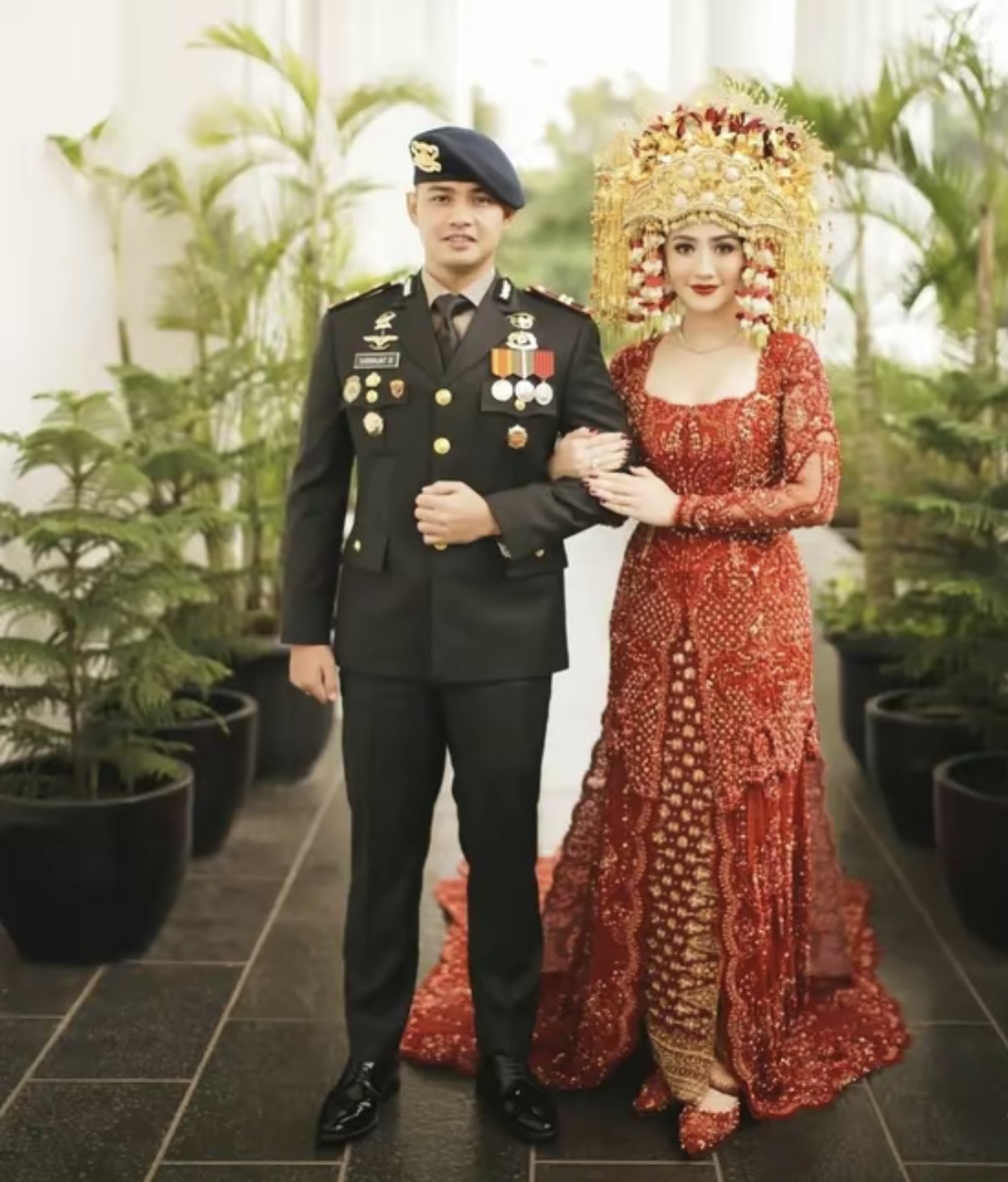 Foto Feby Rastansi bersama suami