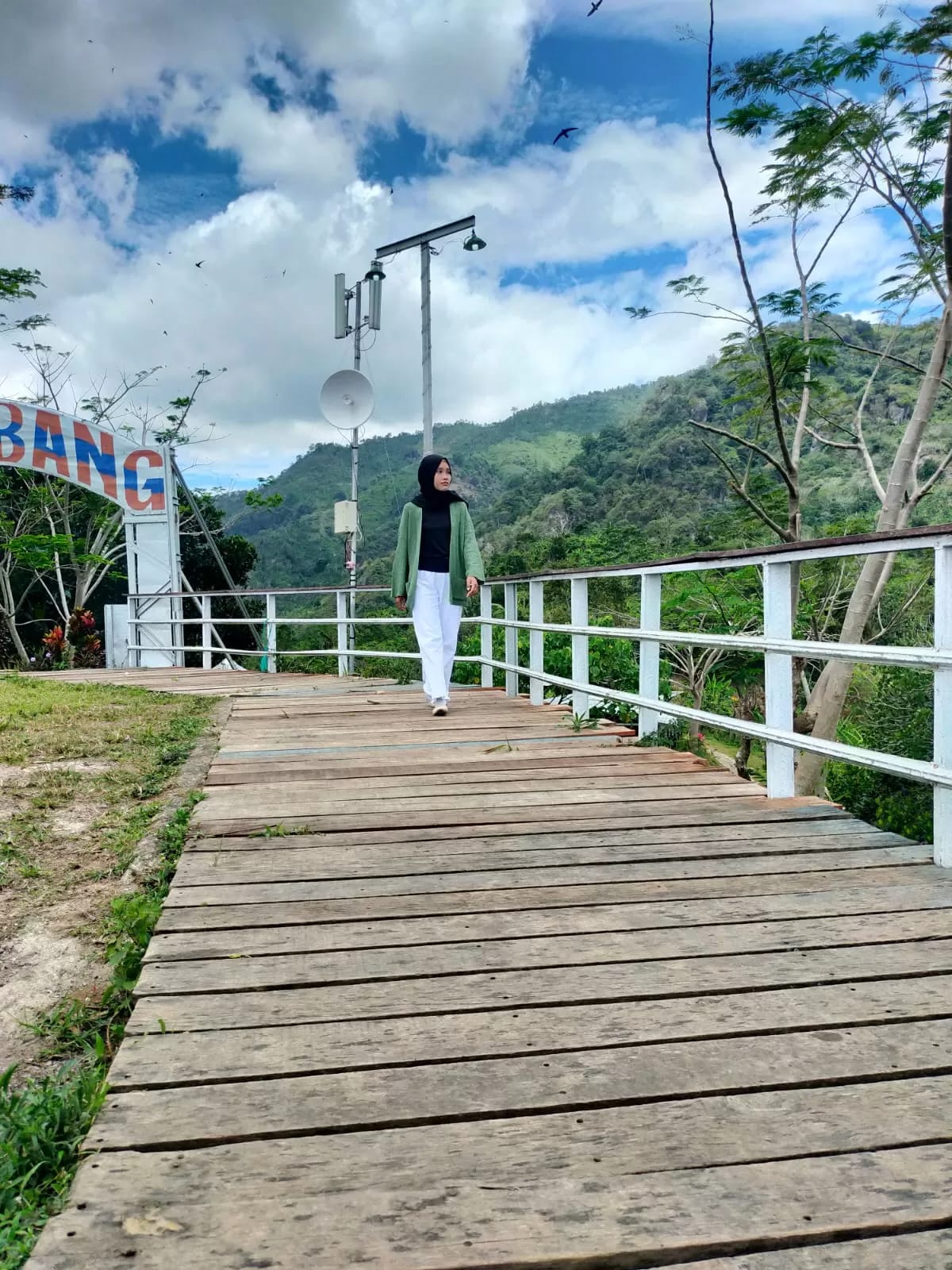 Foto: Wisata Batu Jubang, Bukit Mandigu, Desa Lapeji, Kecamatan Mumbulsari (Sumber: Radar Jember)