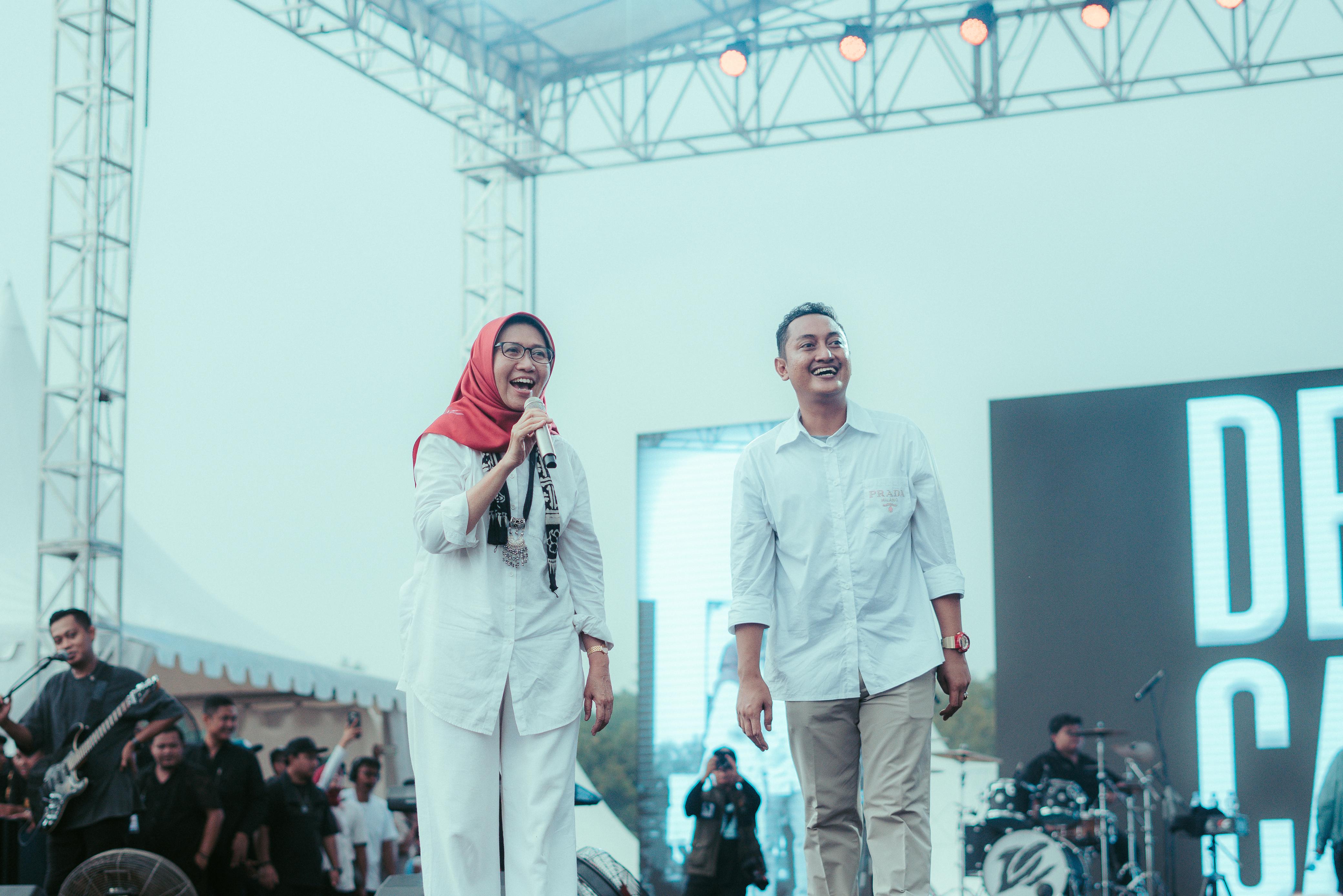 AKBAR: Bunda Indah - Mas Yudha pasangan nomor urut 02, saat melakukan kegiatan kampanye akbar di Stadion, 23 November 2024, kemarin. (FAHRUL FOR RAME)