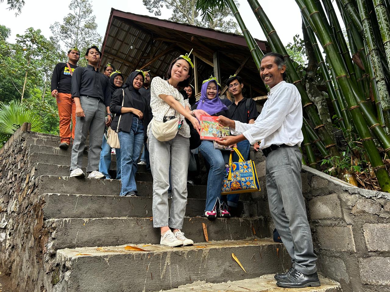 KEAKRABAN: Graduate School of Agricultural Engineering Kyoto University Jepang Tanaka berkunjung ke Tanoker Ledokombo, (14/11).