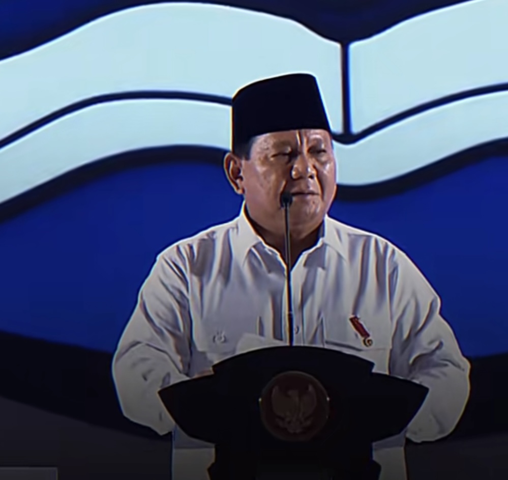 Momen Prabowo berpidato akan menaikkan gaji guru.
