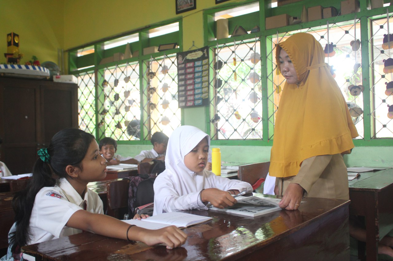 FOKUS: Kegiatan belajar mengajar pada salah satu SD di Bondowoso. Sementara itu, masih ada 8.866 anak yang tak sekolah.
