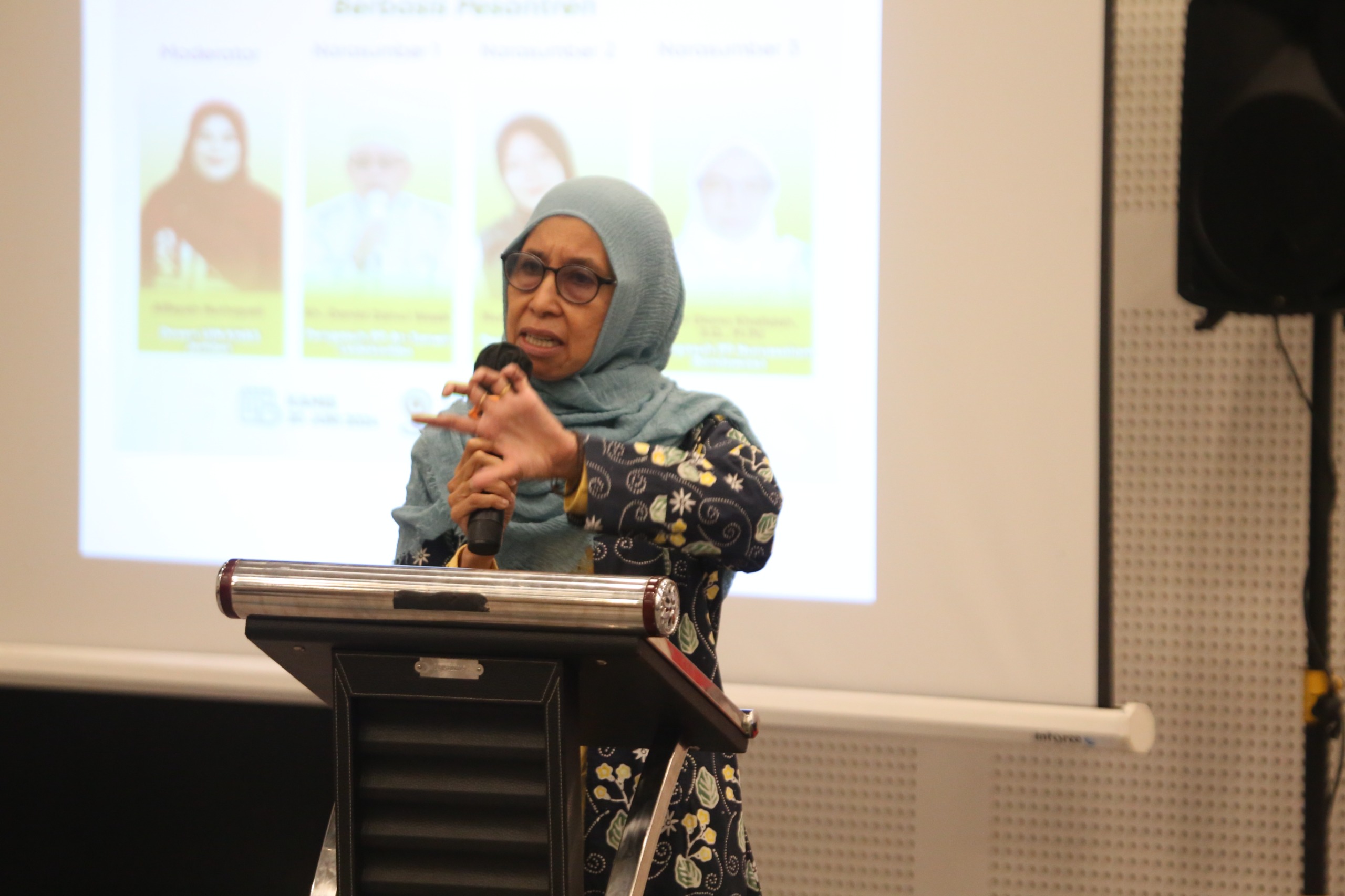 &ldquo;Saatnya dari kompetisi ke kolaborasi. Masyarakat saling berkolaborasi.&rdquo;  FARHA CICIEK  Direktur Tanoker Ledokombo