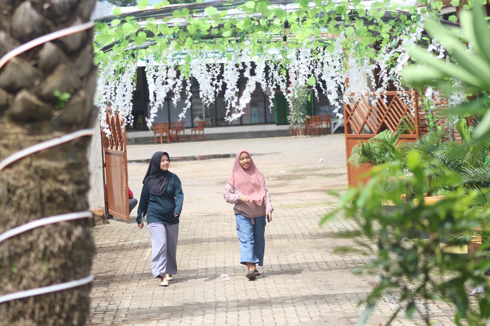 MENIKMATI: Sejumlah pengunjung saat menikmati beragam wahana wisata edukasi, di Jebung Kidul, Kecamatan Tlogosari. (HILMI/RJ)