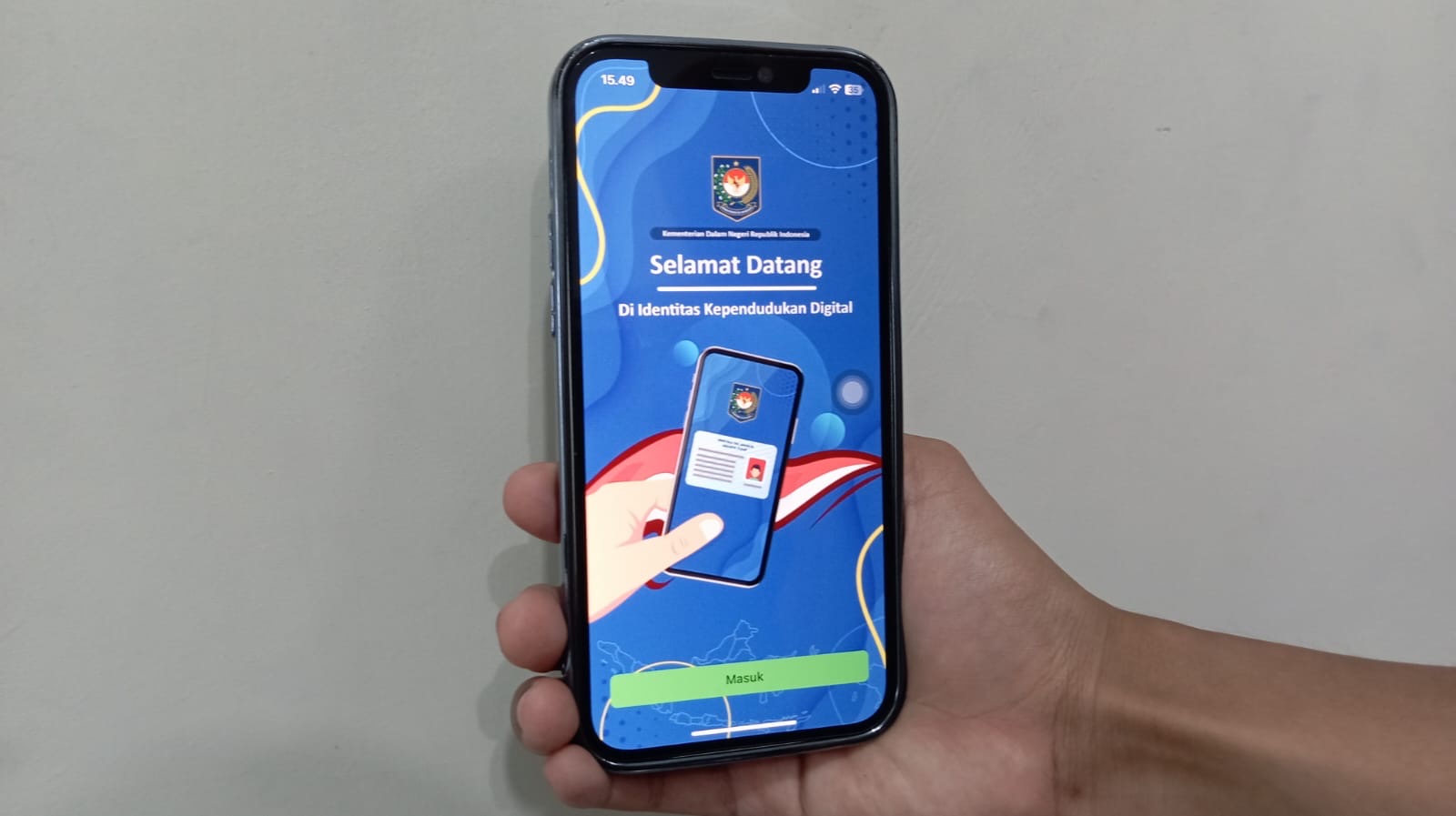 CANGGIH: Tampilan depan Identitas Kependudukan Digital (IKD) yang dianggap memudahkan penggunanya.(ADE APRYANIS/RAME)