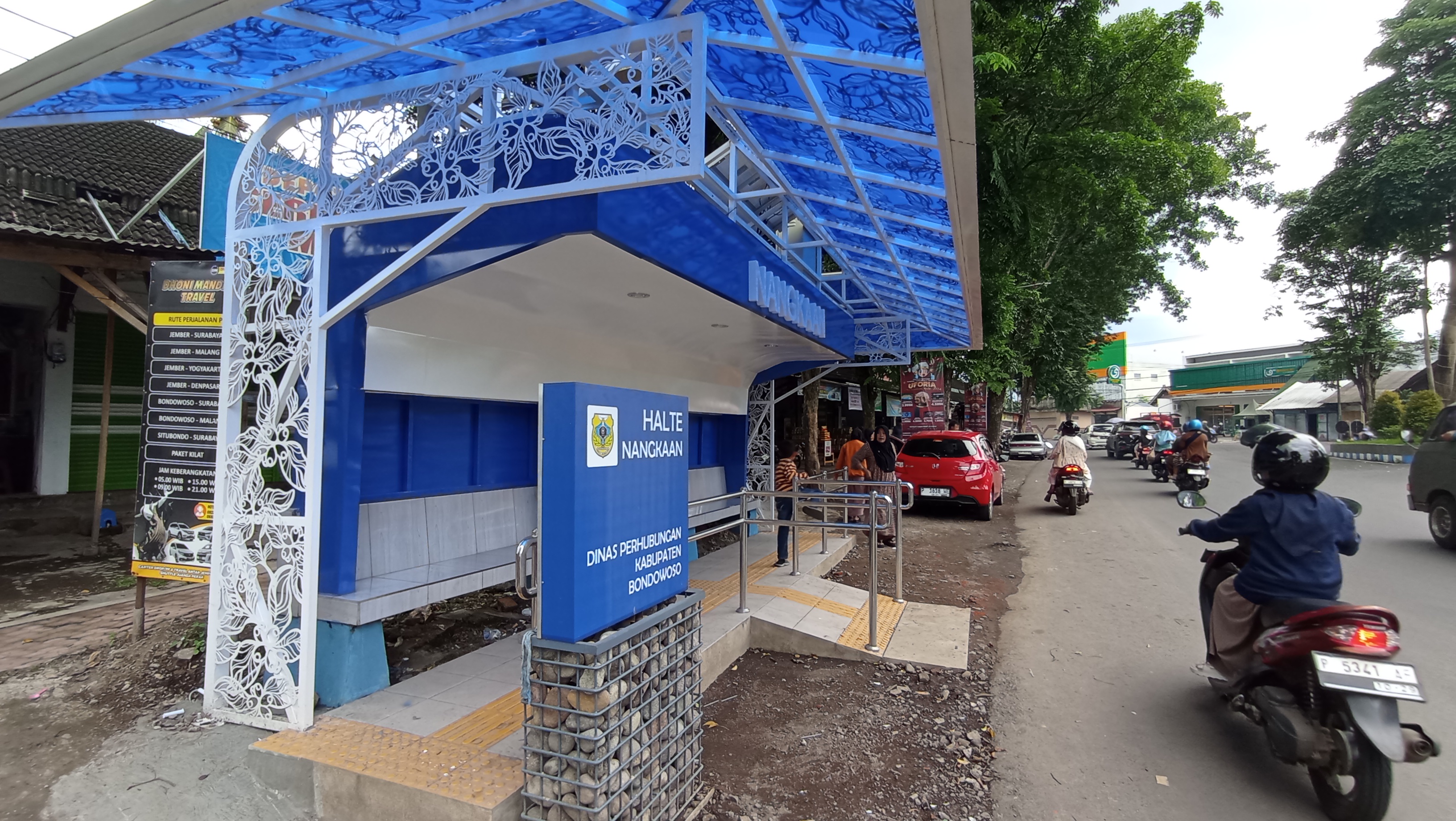 MAKIN KECE: Penampakan halte yang baru selesai direnovasi di Bundaran Nangkaan. Terdapat dua halte lainnya yang direnovasi.