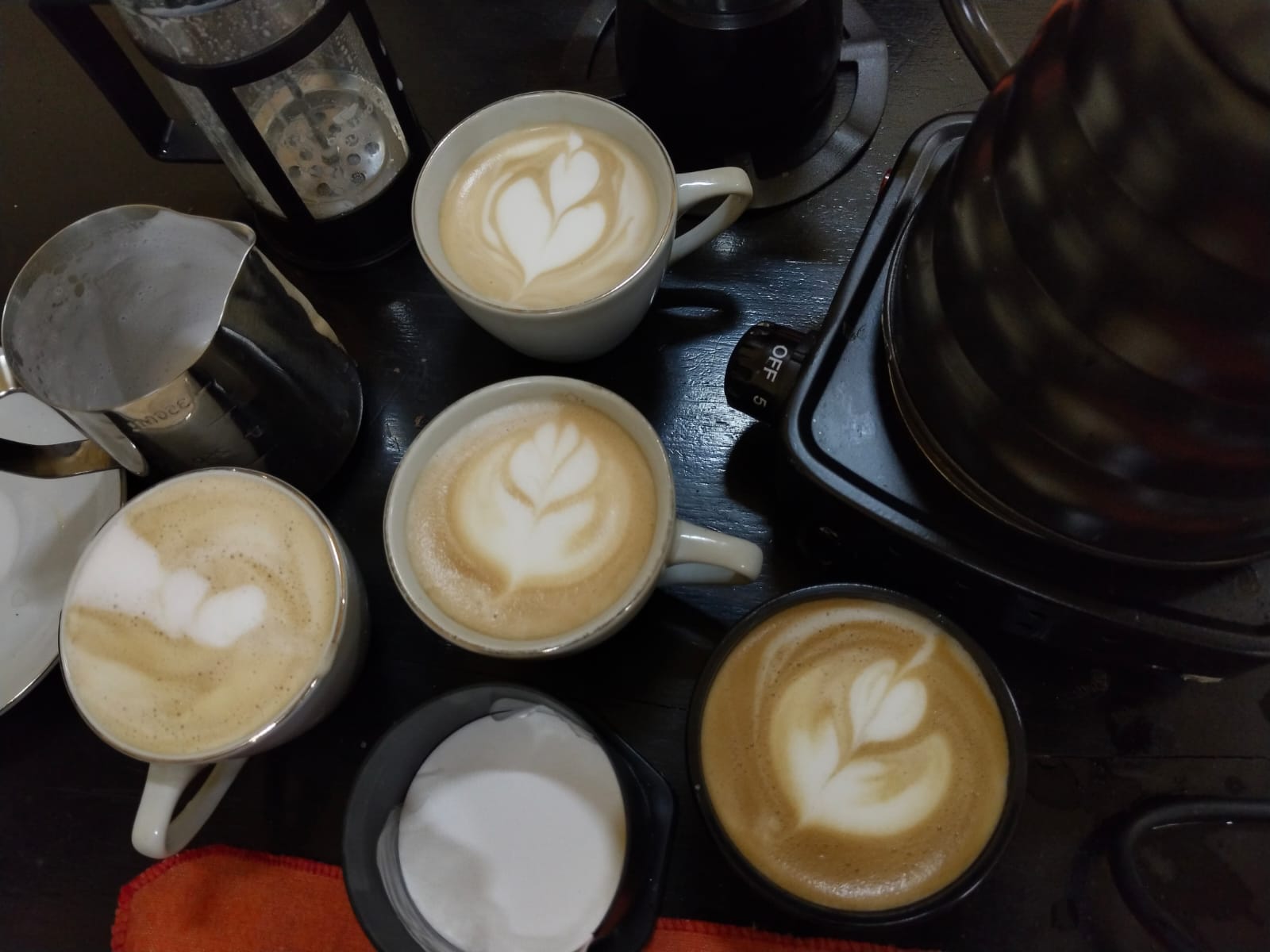 PERHATIKAN BAHAN: Kualitas bahan kopi juga penting untuk menghasilkan tekstur dan cita rasa kopi yang pas.