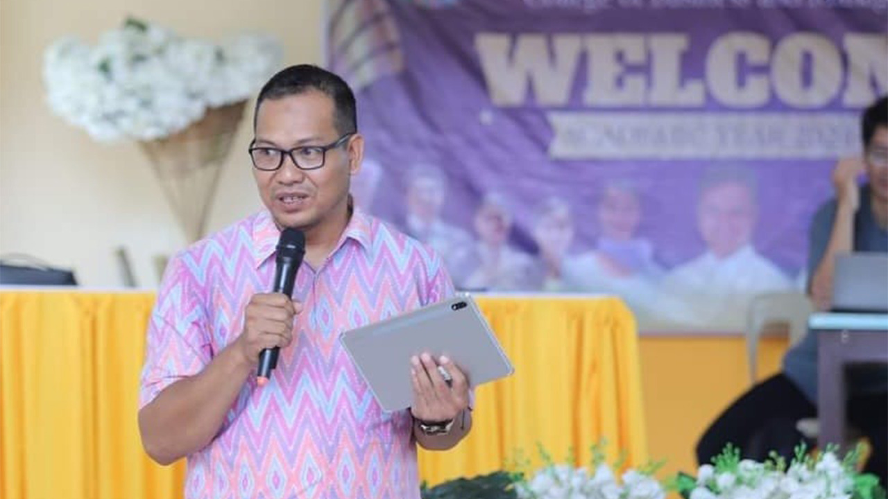 SAMPAIKAN KETERANGAN: Pakar Perpajakan Unmuh Jember, Achmad Syahfrudin Zulkarnnaeni, saat mengkritisi perihal kenaikan PPN menjadi 12 persen.