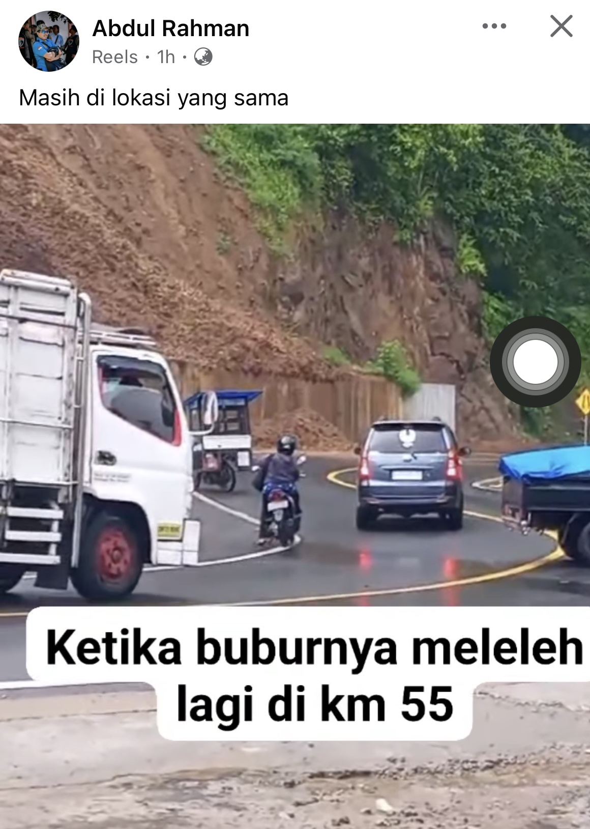 Kondisi jalur Piket Nol, tanah longsor saat banyak pengendara melintas