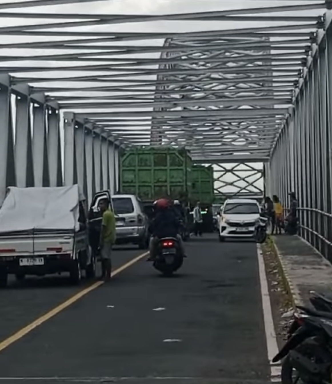 Hasil tangkapan layar kondisi JLS Pasirian, Lumajang.