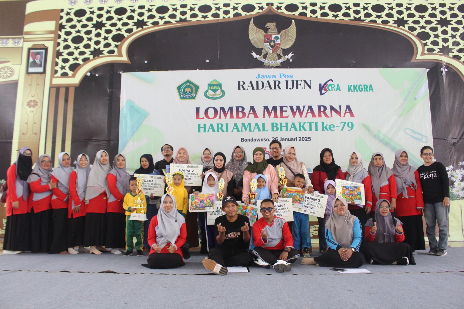 SUMRINGAH: Potret para pemenang yang telah dalam Lomba Mewarna Hari Amal Bhakti Ke-79.