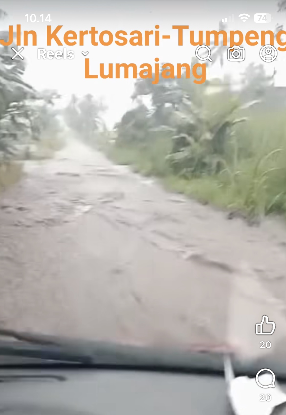 Tangkap layar kondisi jalanan menjadi sungai dadakan.