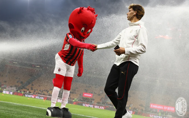 Joao Felix DOK ACMILAN.COM