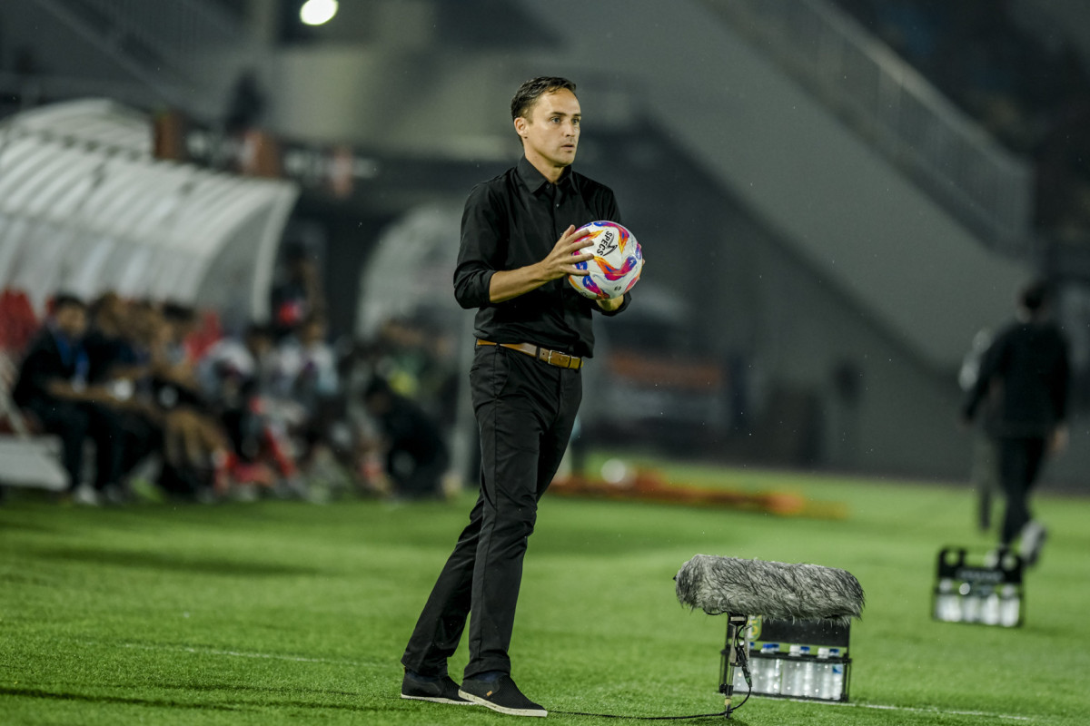 Paul Munster saat Persebaya menghadapi Persis Solo di Stadion Manahan (7/2). (Persebaya)