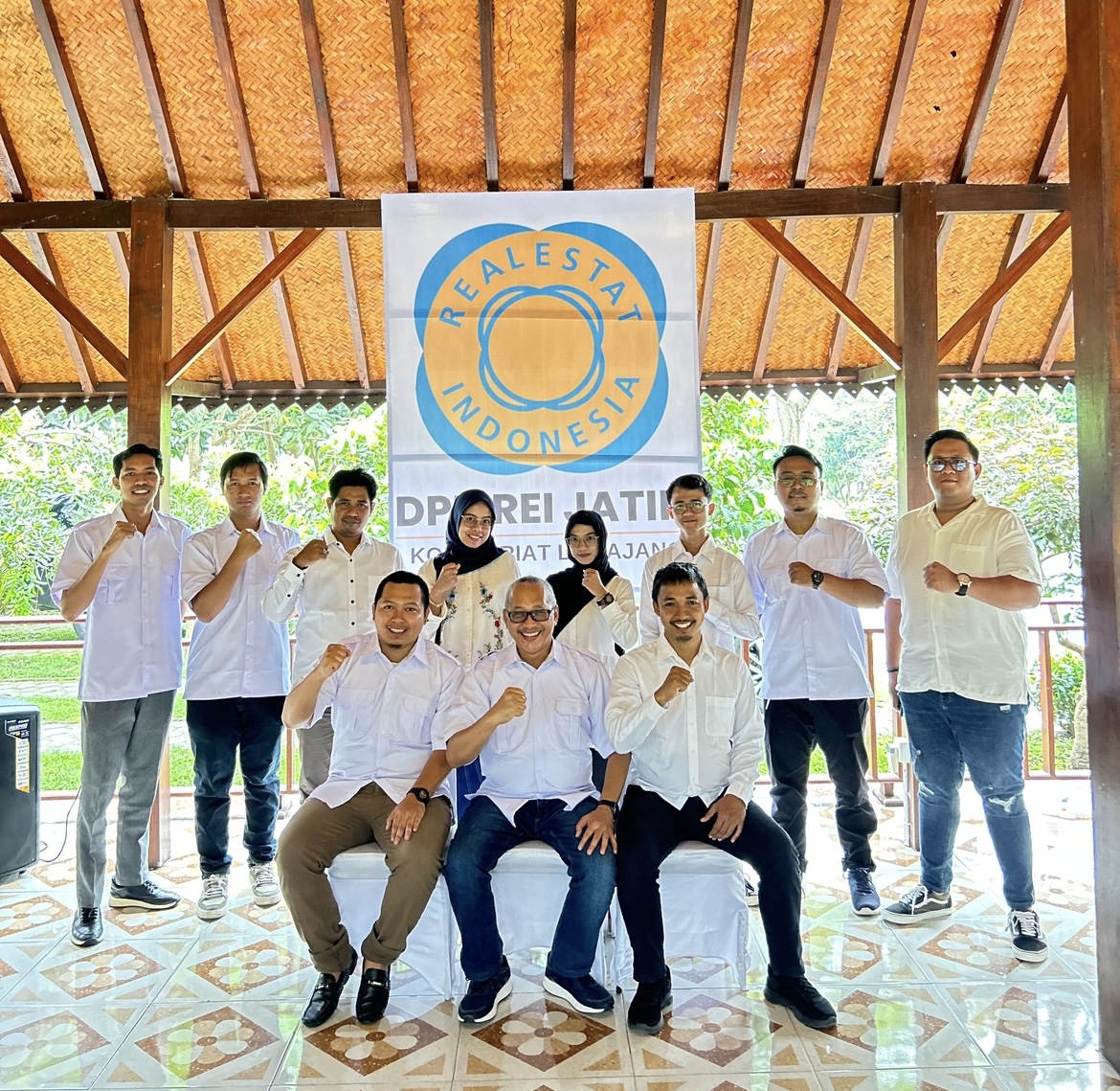 Foto bersama pengurus DPD Jatim Komisariat Lumajang